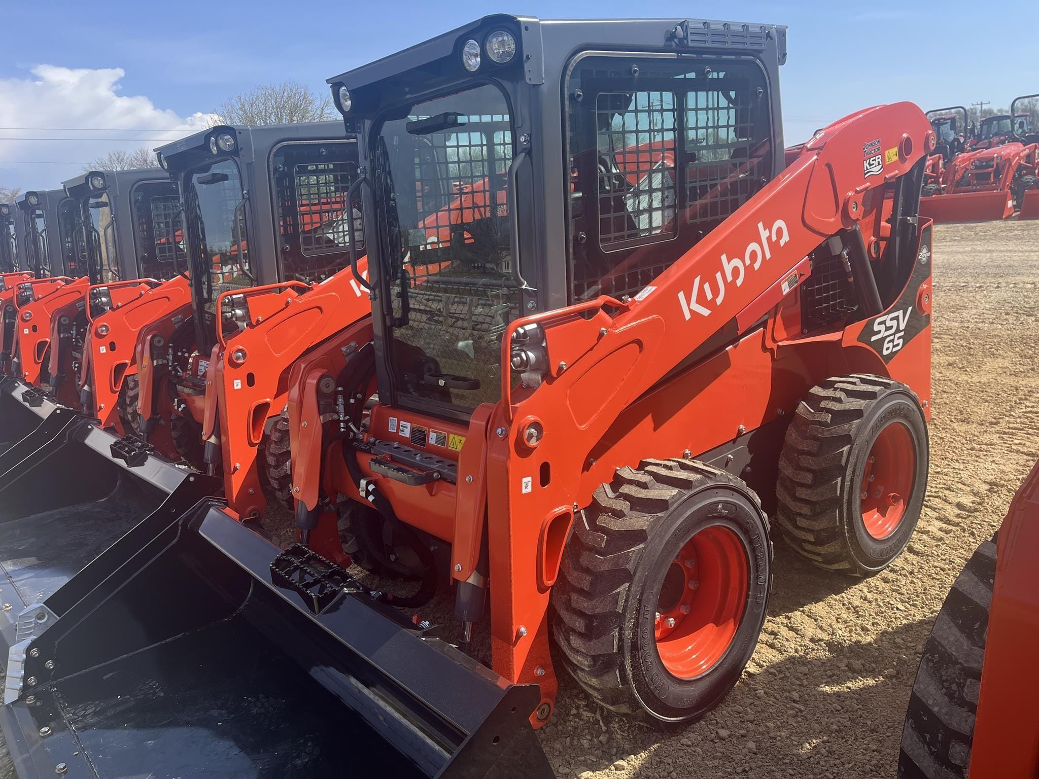 2026 Kubota SSV65HRC Equipment Image0