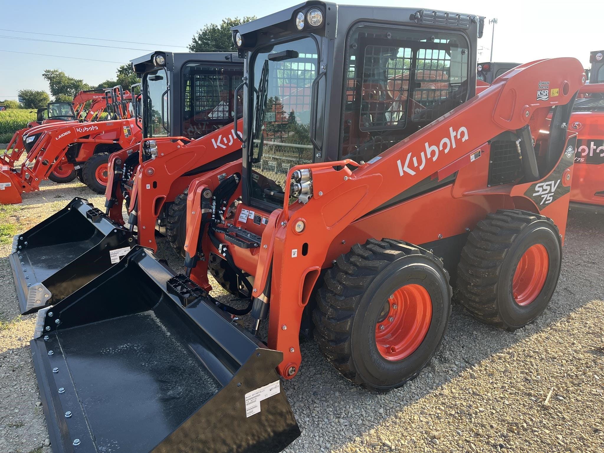 2026 Kubota SSV75 Equipment Image0