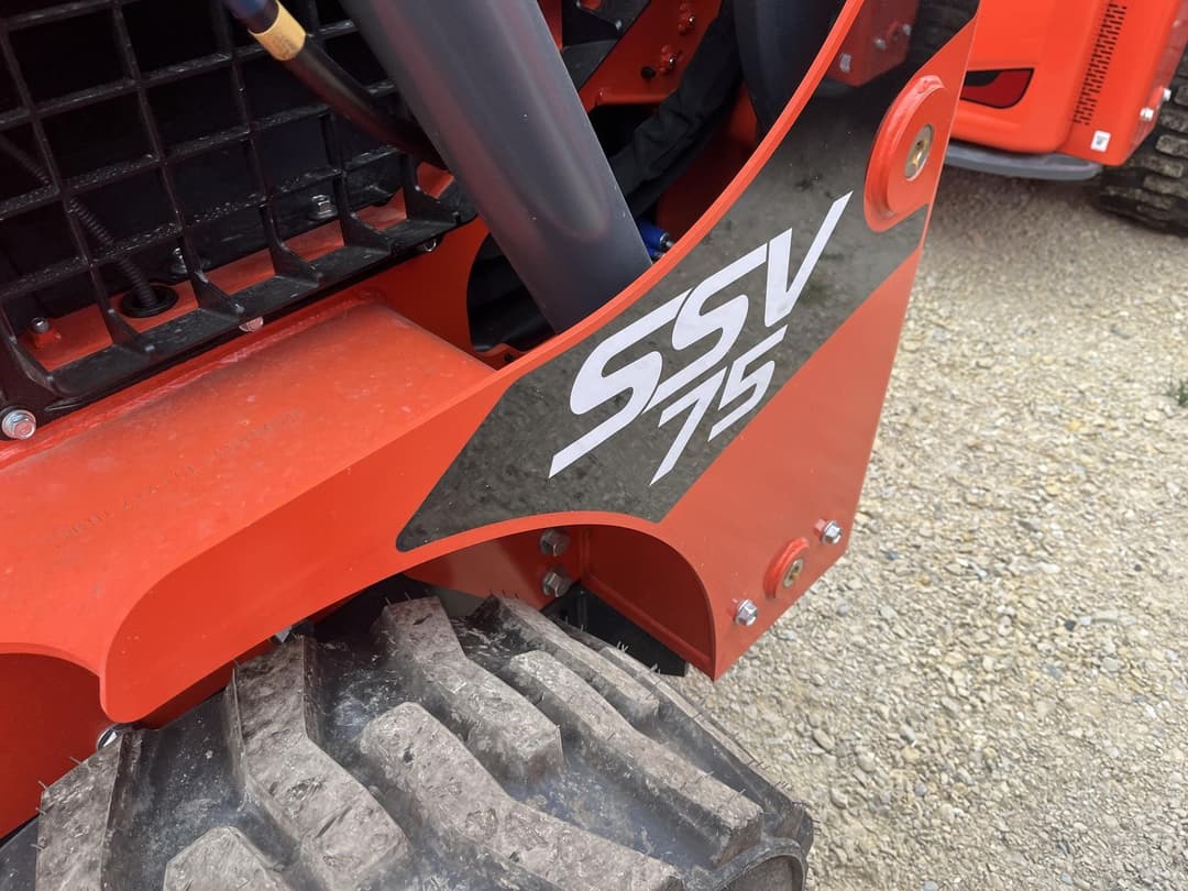 Image of Kubota SSV75 Image 1