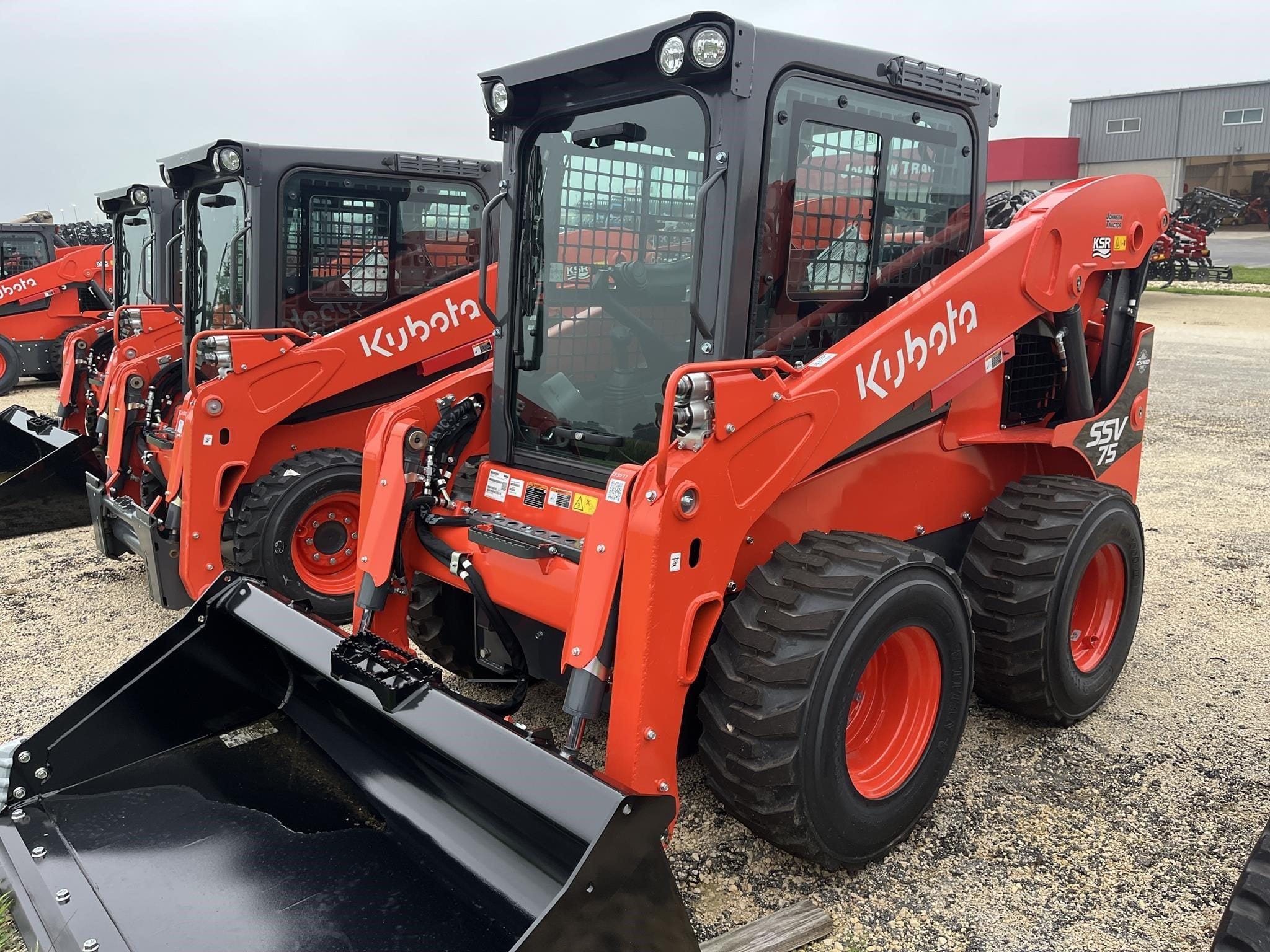 2026 Kubota SSV75 Equipment Image0