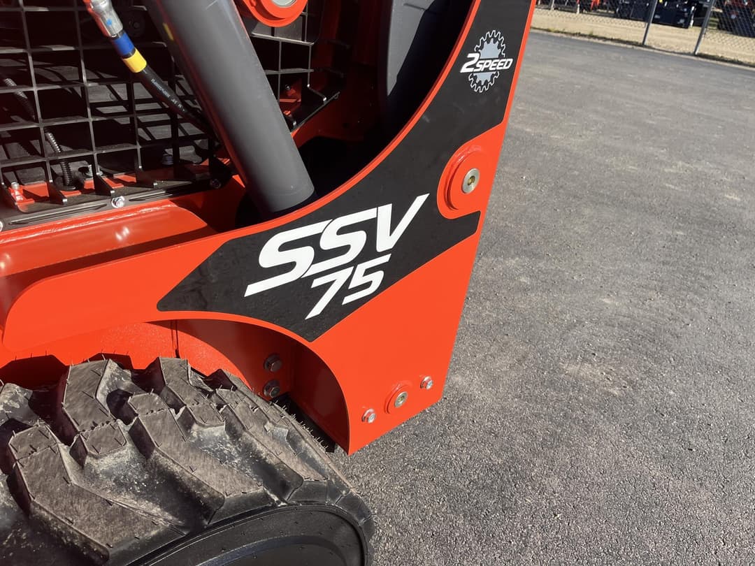 Image of Kubota SSV75PHRC Image 1