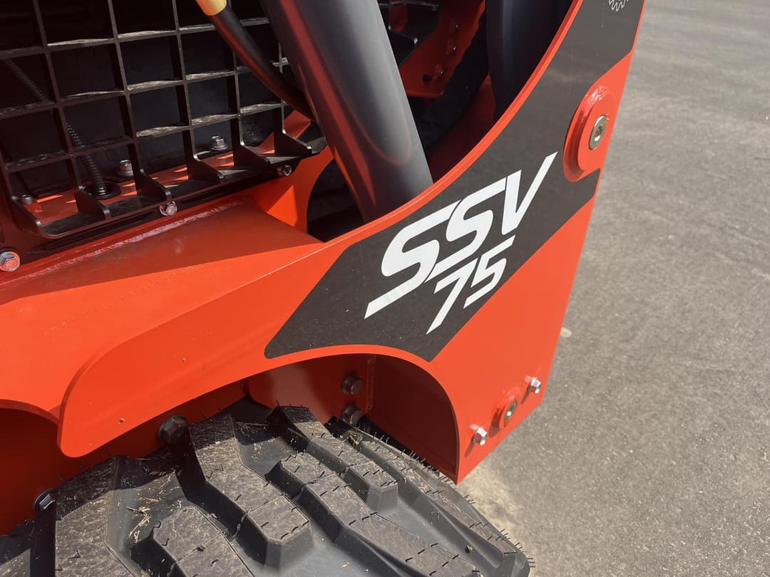 Image of Kubota SSV75 Image 1