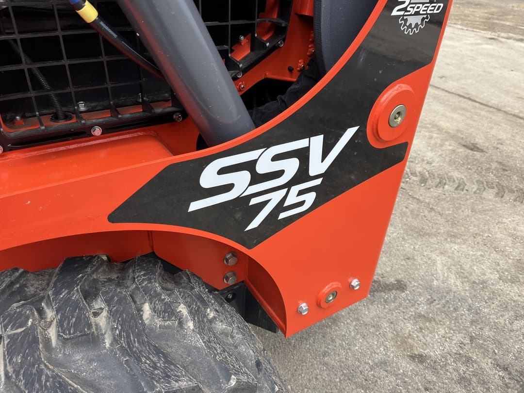 Image of Kubota SSV75HRC Image 1