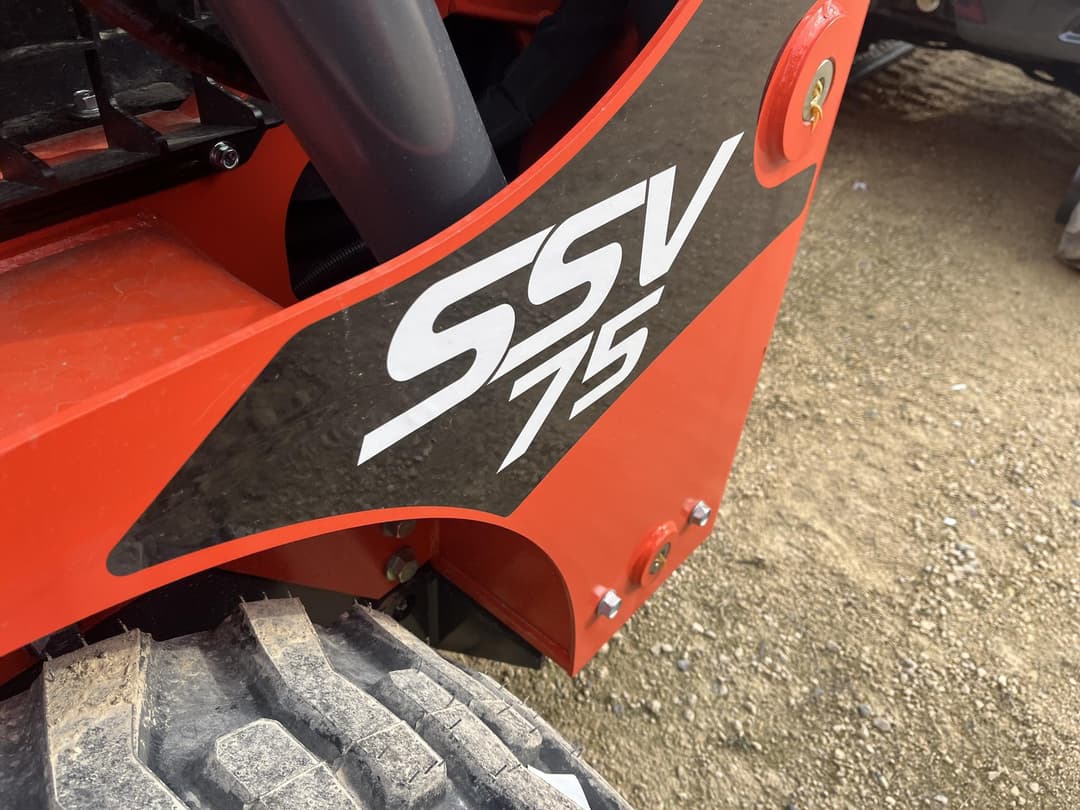 Image of Kubota SSV75PHRC Image 1