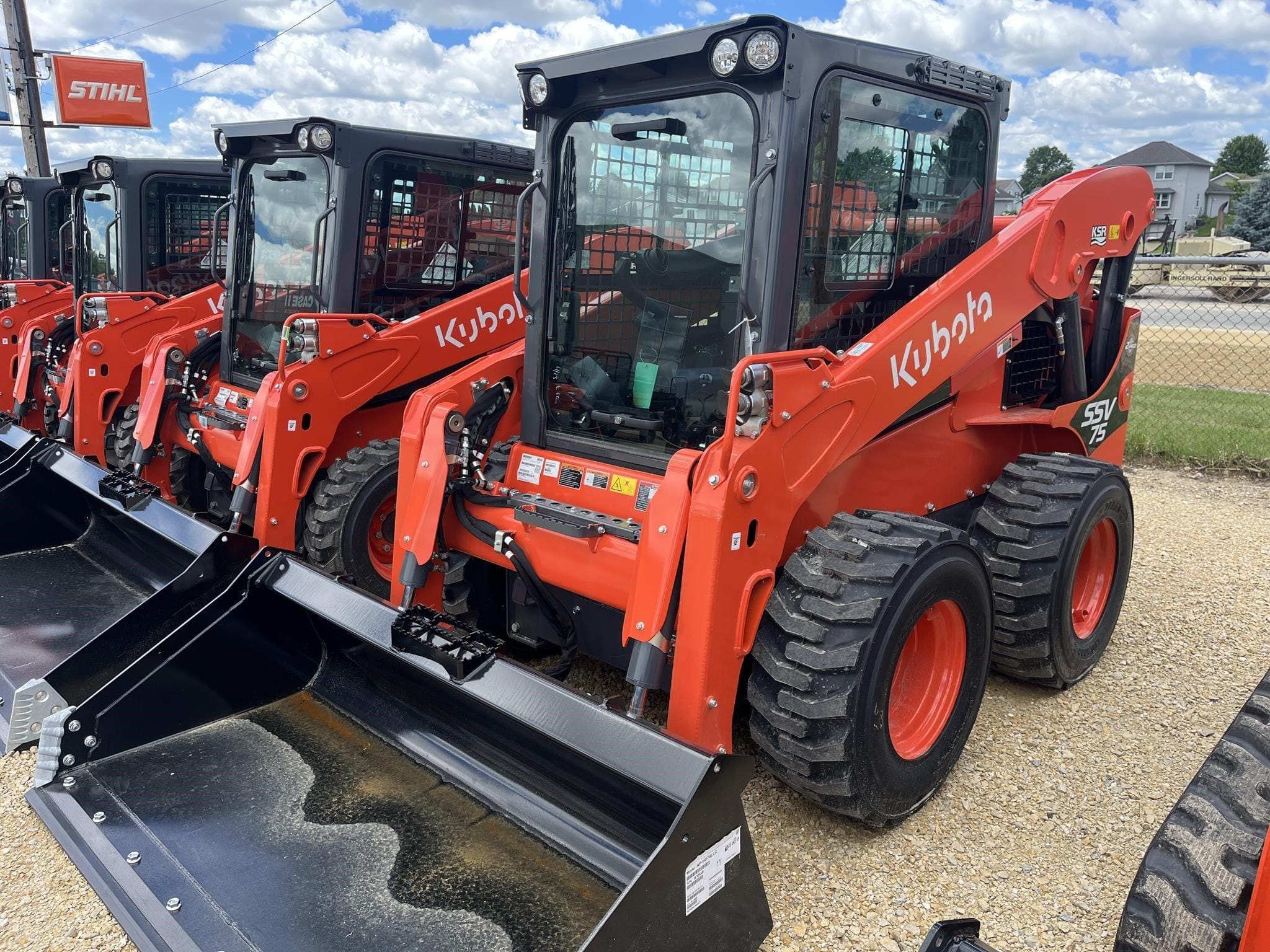 2026 Kubota SSV75HRC Equipment Image0
