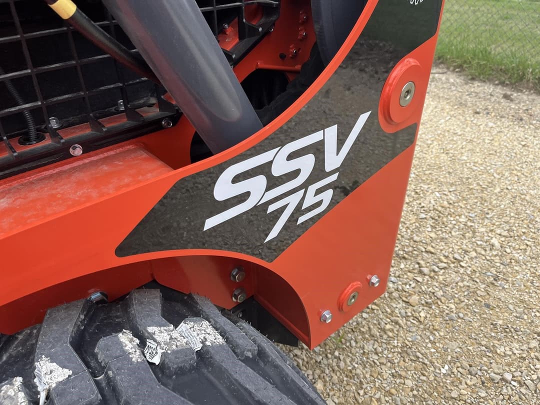 Image of Kubota SSV75HRC Image 1
