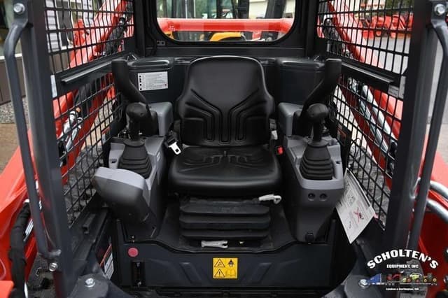 Image of Kubota SVL65-2 equipment image 4