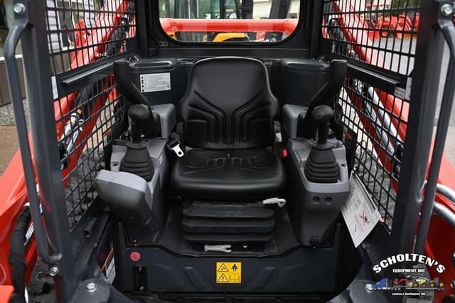 Image of Kubota SVL65-2HW equipment image 4