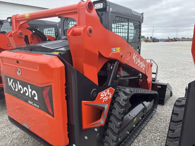 Image of Kubota SVL75-3HFWVR equipment image 4