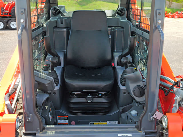 Image of Kubota SVL75-3 equipment image 3