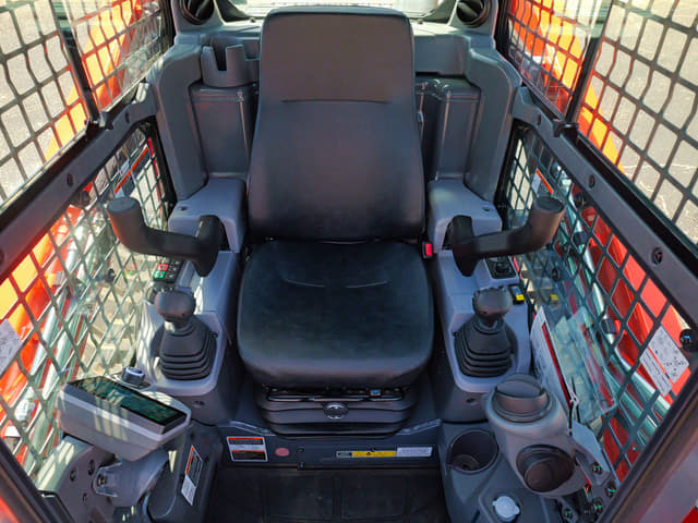 Image of Kubota SVL75-3 equipment image 4