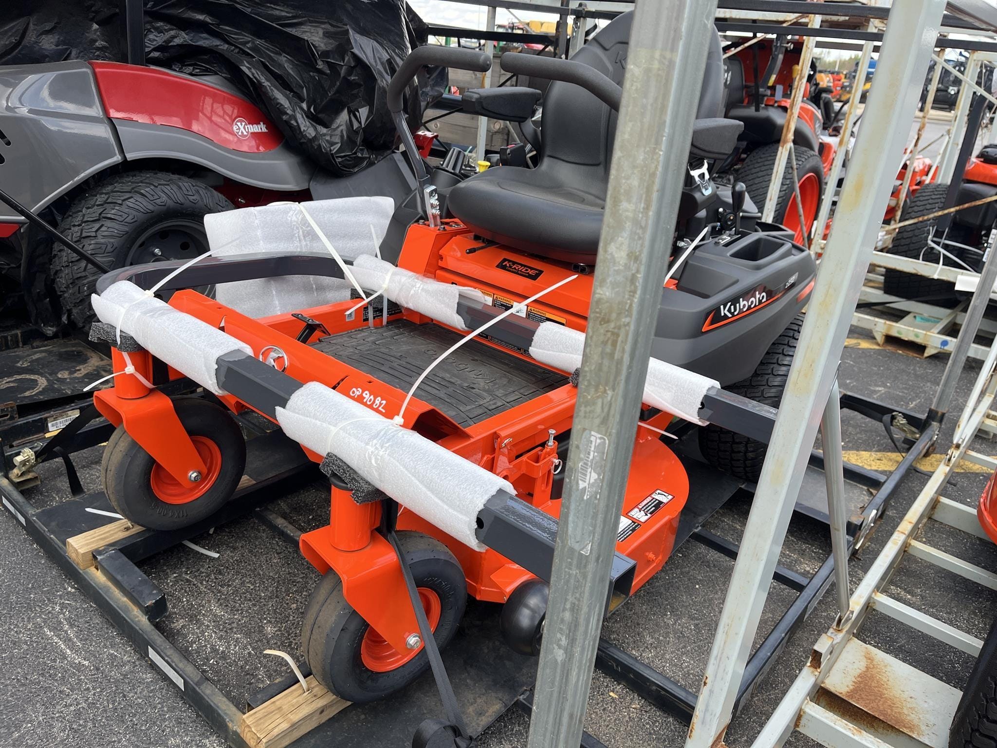 2026 Kubota Z232KW-42 Equipment Image0