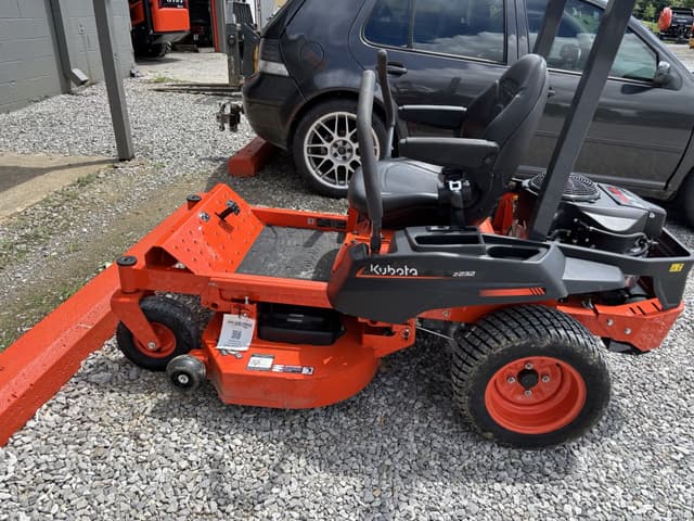 Image of Kubota Z232KW equipment image 3