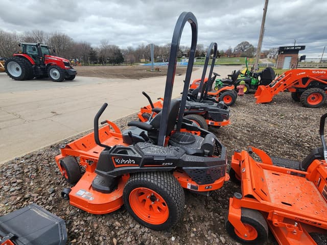 Image of Kubota Z252KH-54 equipment image 3