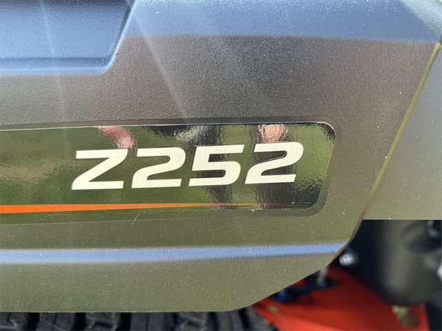 Image of Kubota Z252KW-54 equipment image 4