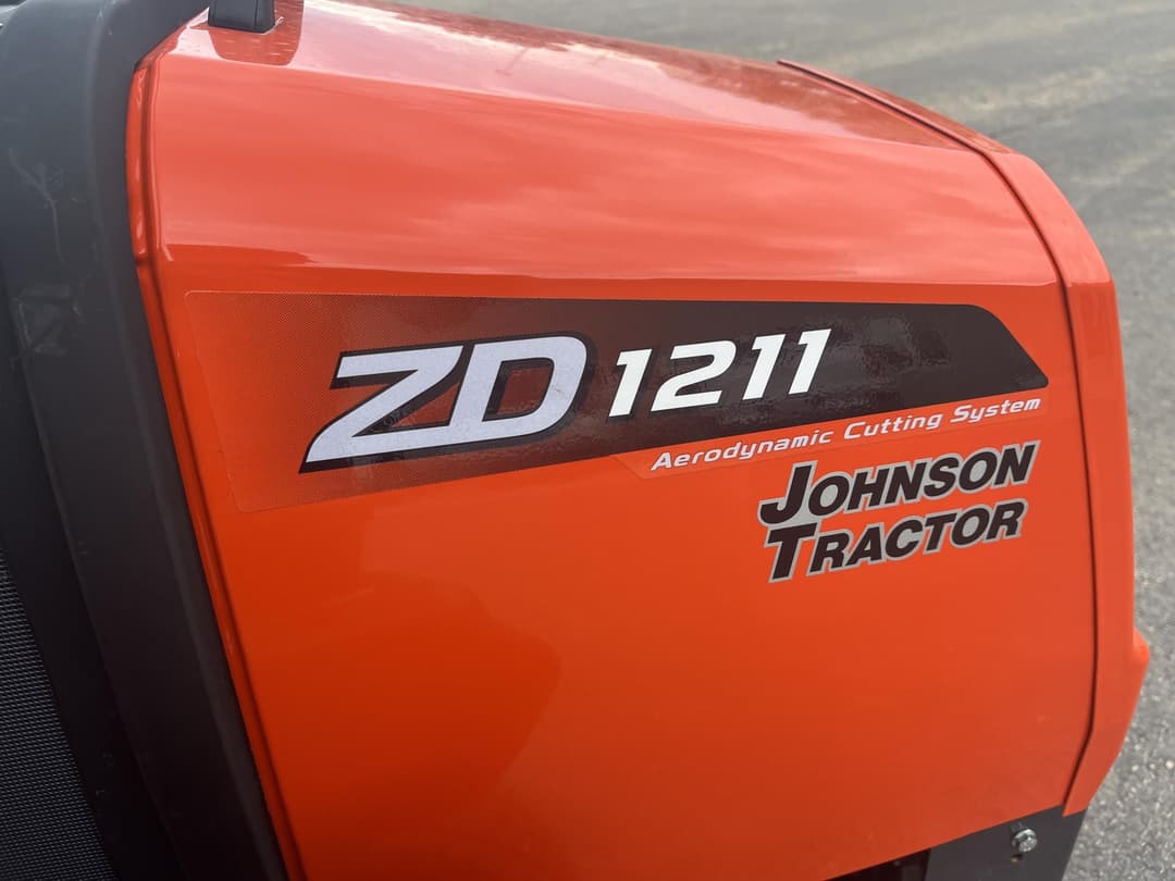 Image of Kubota ZD1211L-3-72 Image 1