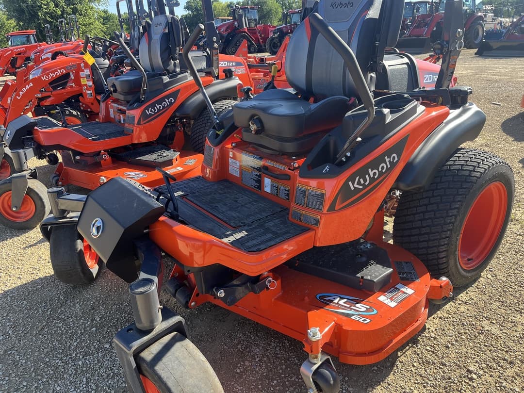 Image of Kubota ZD1211 Image 0