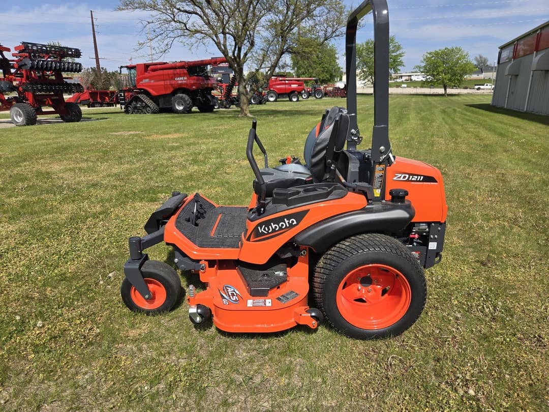 Image of Kubota ZD1211 Primary image