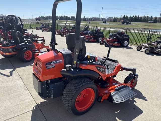 Image of Kubota ZD1211L-3-72 equipment image 3