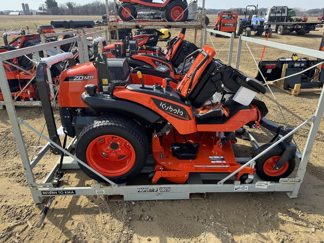 Image of Kubota ZD1211L Image 1