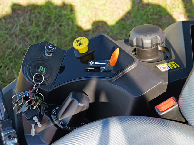 Image of Kubota Z242KW-48 equipment image 2