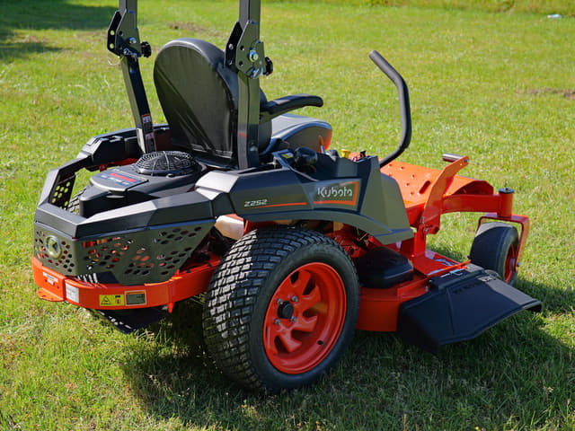 Image of Kubota Z252KW-54 equipment image 3