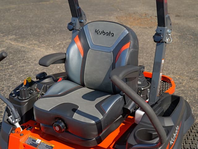 Image of Kubota Z422KWTNC-60 equipment image 4