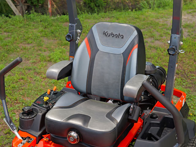 Image of Kubota Z724XKWNC-48 equipment image 4