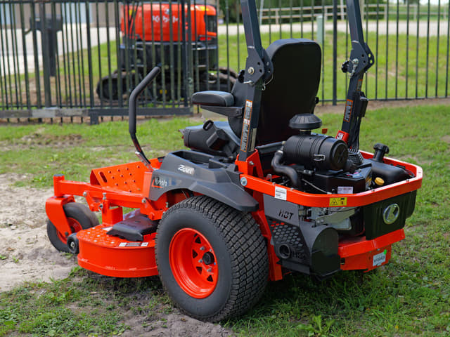 Image of Kubota Z724XKWNC-48 equipment image 2