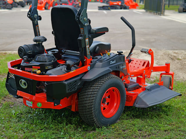 Image of Kubota Z724XKWNC-48 equipment image 3