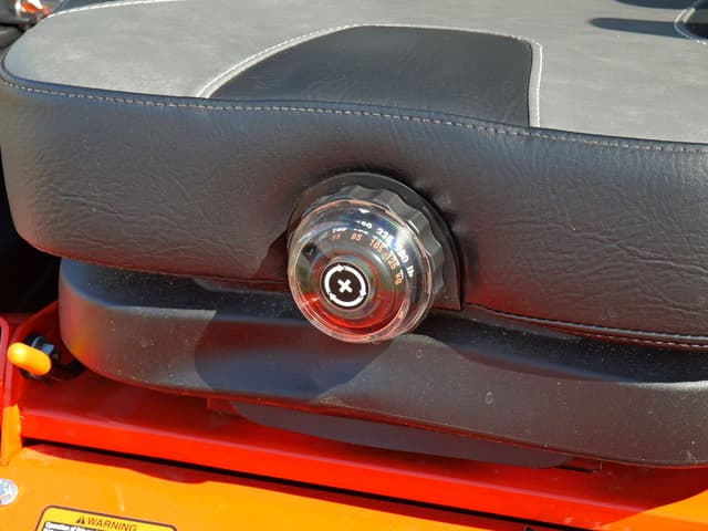 Image of Kubota Z724XKWNC-48 equipment image 4