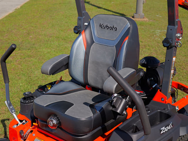 Image of Kubota Z724XKWNC-48 equipment image 3