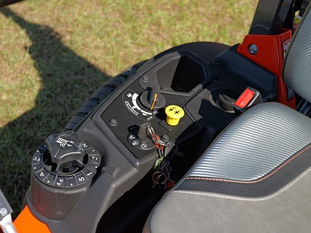 Image of Kubota Z781KWTI-60 equipment image 2