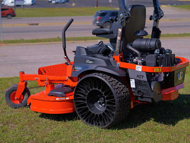 Image of Kubota Z781KWTI-60 equipment image 3