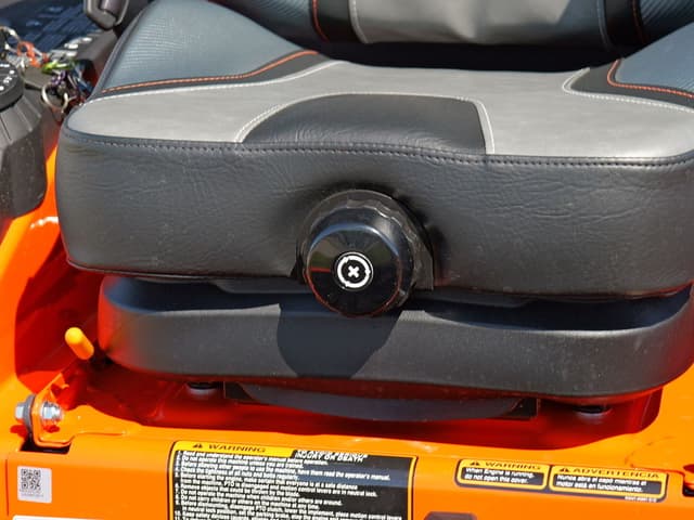 Image of Kubota ZD1211-3-60 equipment image 2