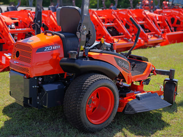 Image of Kubota ZD1211-3-60 equipment image 3