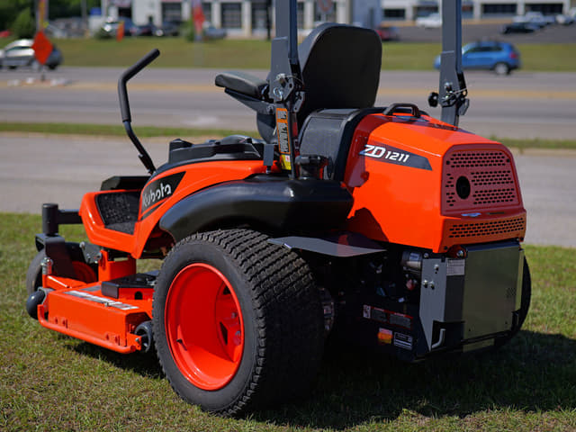 Image of Kubota ZD1211 equipment image 3