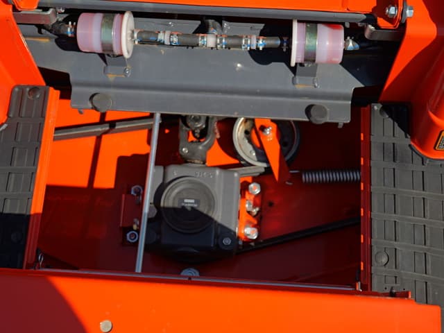 Image of Kubota ZD1211 equipment image 3