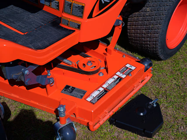 Image of Kubota ZD1211 equipment image 4