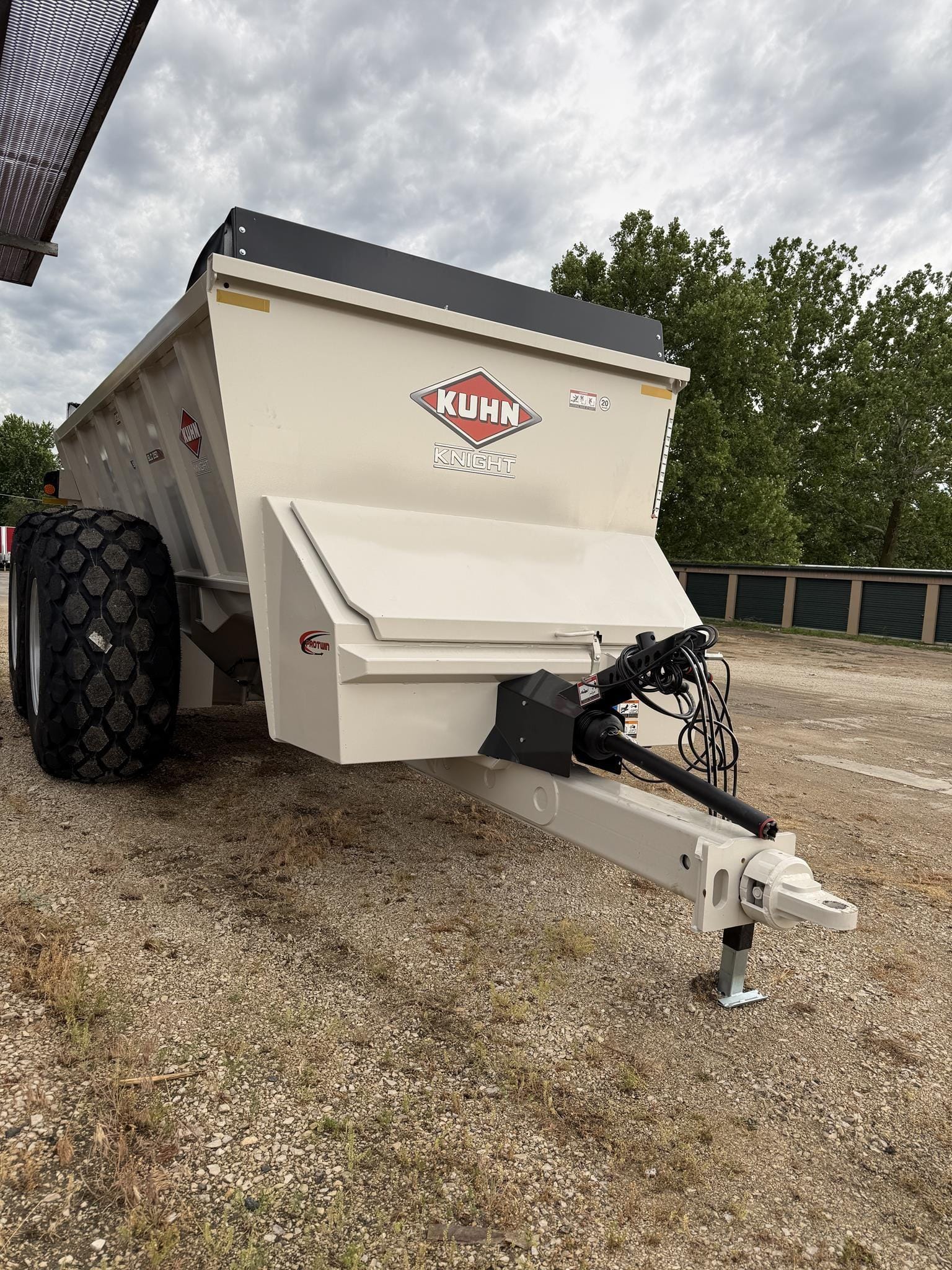 2026 Kuhn Knight SLC250 Equipment Image0