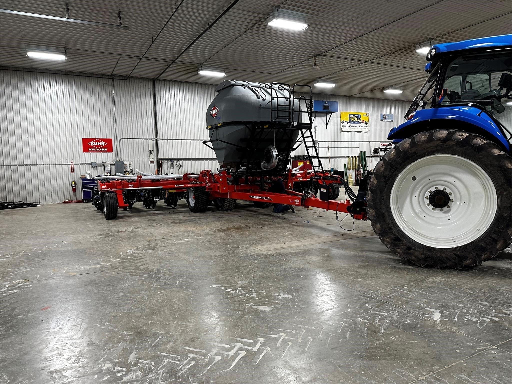 2026 Kuhn Krause Gladiator 1210-1230 Equipment Image0