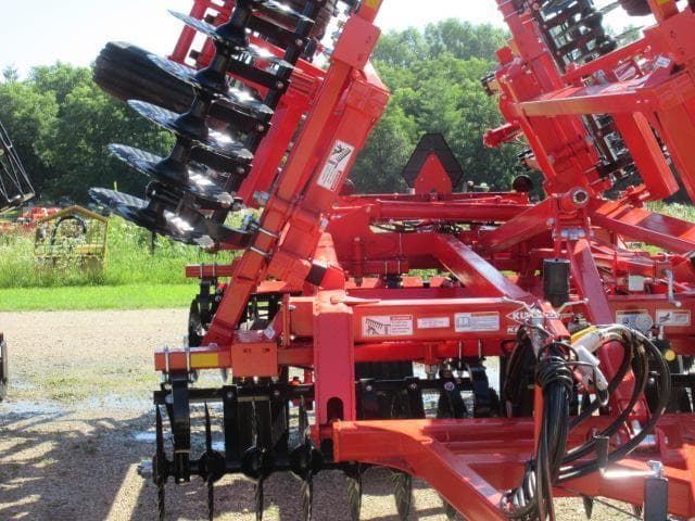 Image of Kuhn Krause Excelerator XT 8010 Primary Image