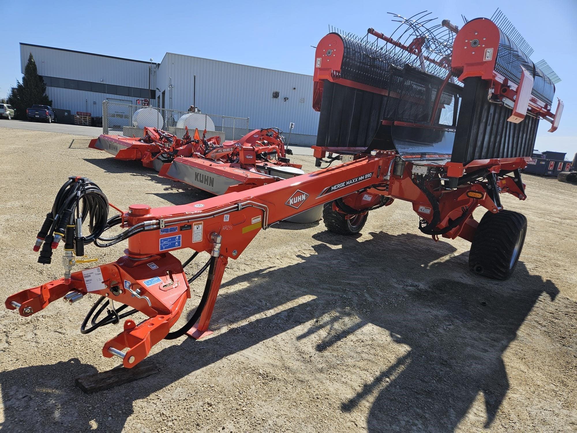 2026 Kuhn Merge-Maxx MM890 Equipment Image0