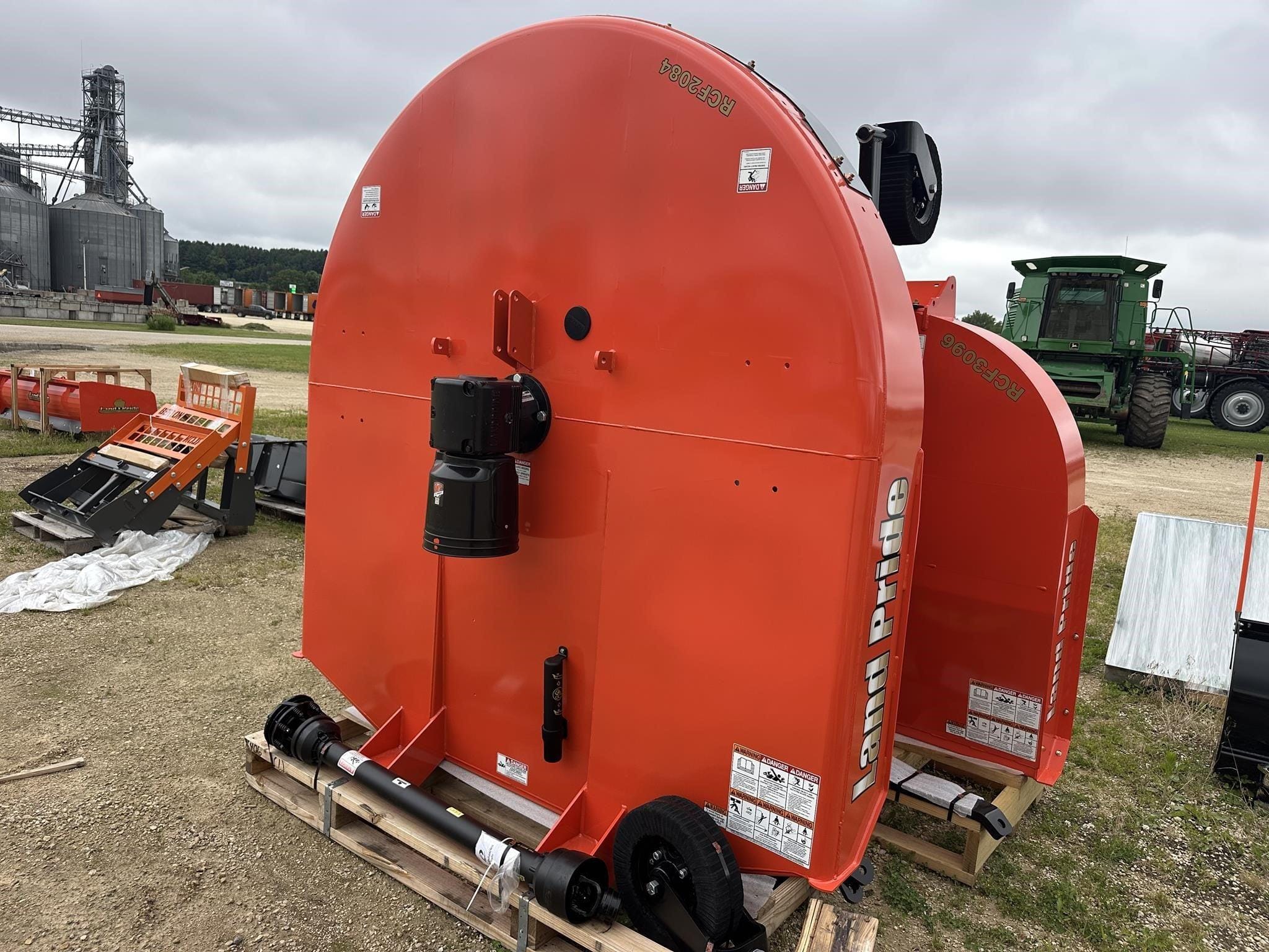 Main image Land Pride RCF2084