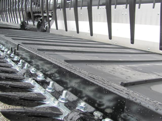 Image of MacDon FD235 equipment image 2