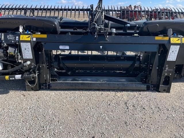 Image of MacDon FD235 equipment image 4