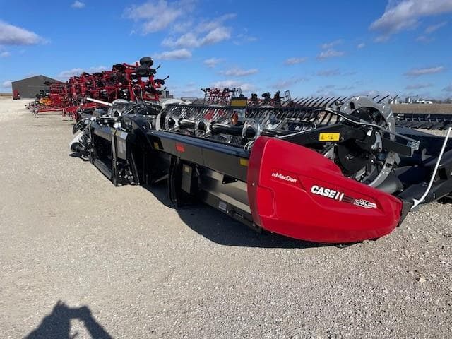 Image of MacDon FD235 equipment image 3