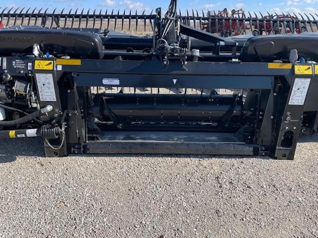 Image of MacDon FD235 equipment image 4