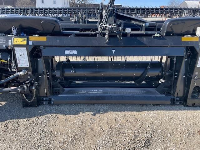 Image of MacDon FD235 equipment image 2