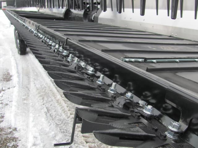 Image of MacDon FD235 equipment image 3